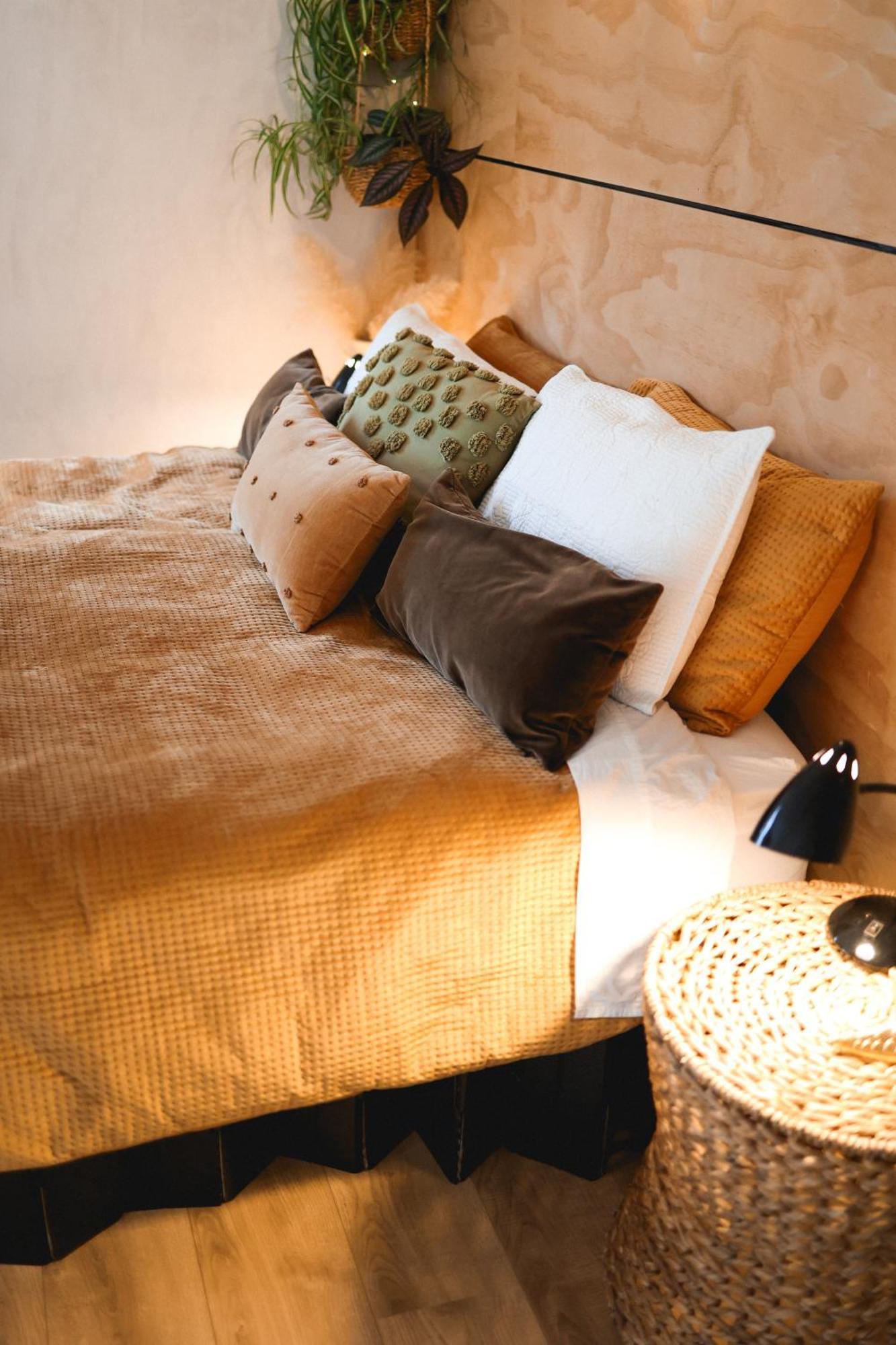 Kaitake Kabana - Unique, Off-Grid, Studio Retreat Oakura Extérieur photo