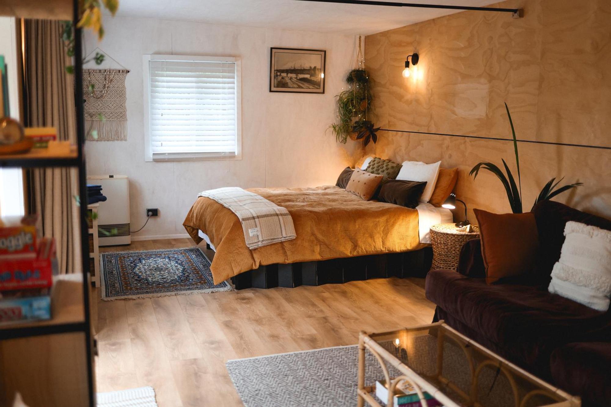 Kaitake Kabana - Unique, Off-Grid, Studio Retreat Oakura Extérieur photo