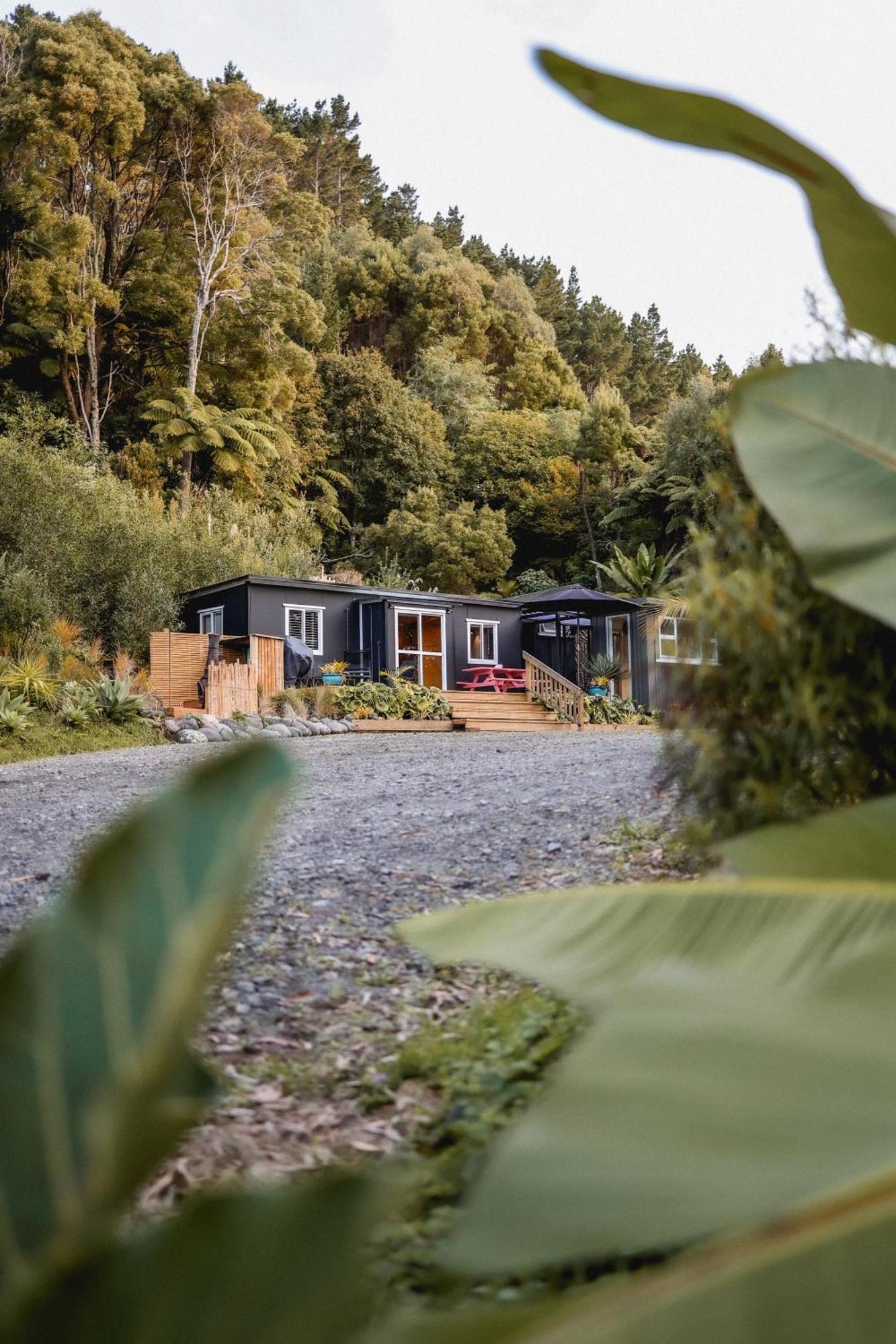 Kaitake Kabana - Unique, Off-Grid, Studio Retreat Oakura Extérieur photo
