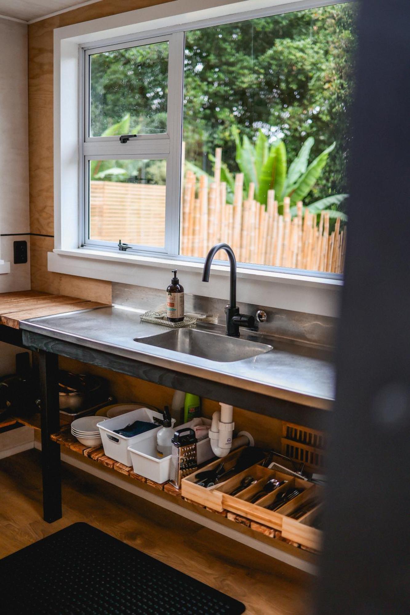 Kaitake Kabana - Unique, Off-Grid, Studio Retreat Oakura Extérieur photo
