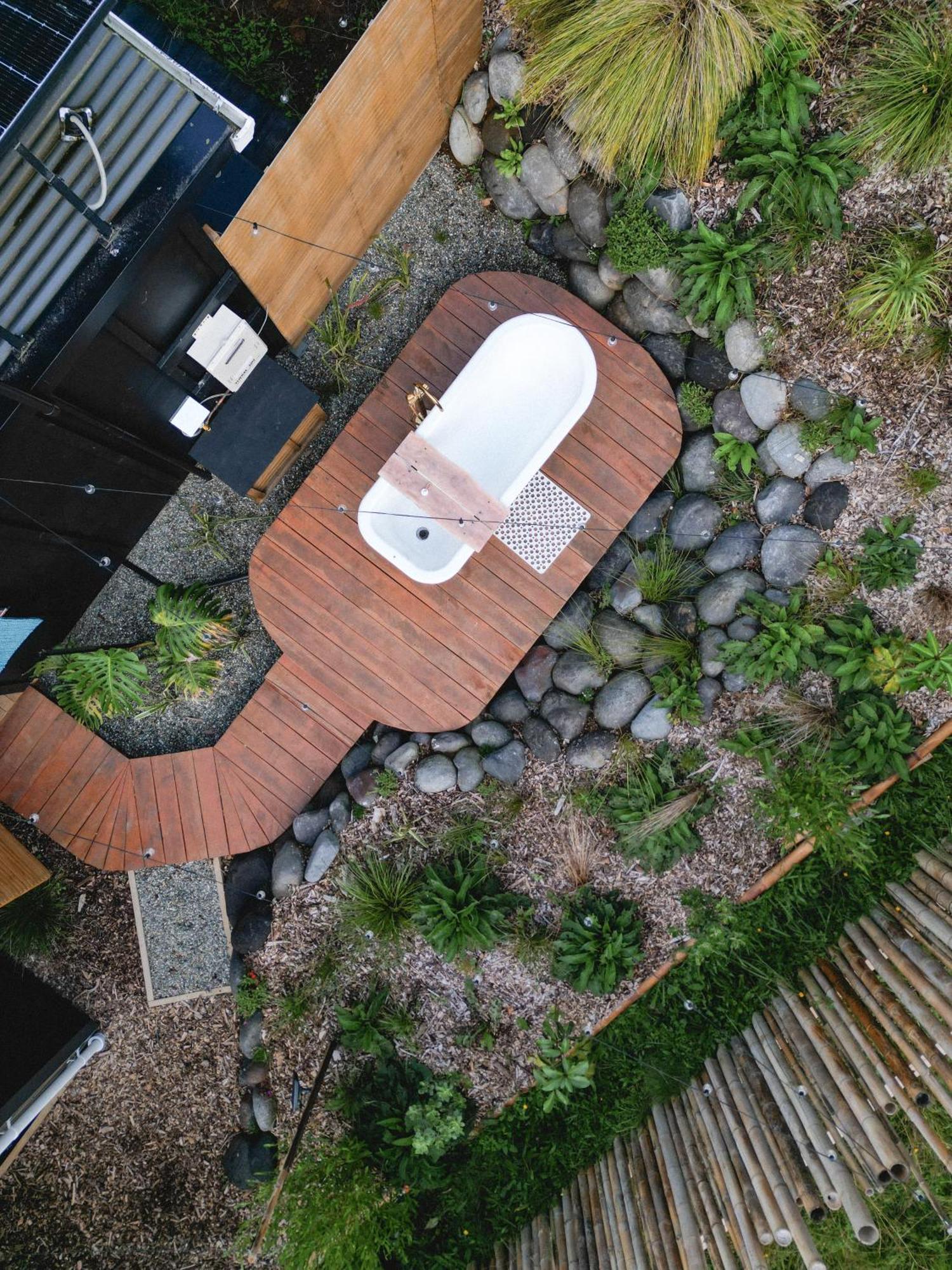 Kaitake Kabana - Unique, Off-Grid, Studio Retreat Oakura Extérieur photo